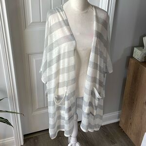 White & gray stripe kimono with pockets (one size)